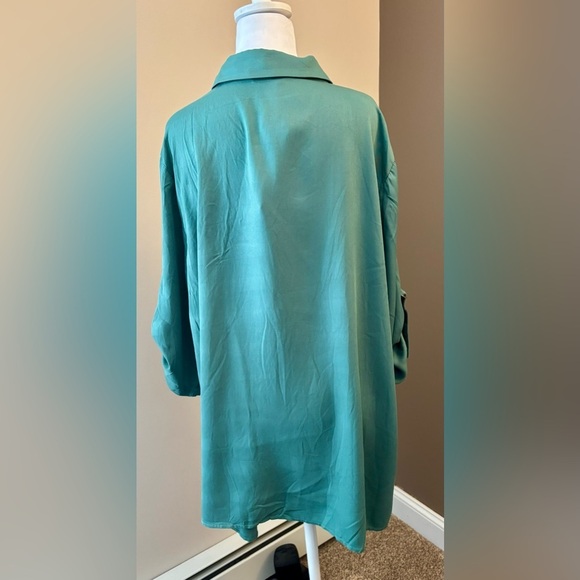 BloomChic Green Tunic - Picture 2 of 5